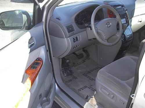Toyota Sienna 2008 photo 1