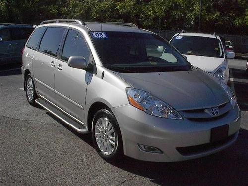 Toyota Sienna 2008 photo 2
