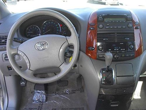 Toyota Sienna 2008 photo 4