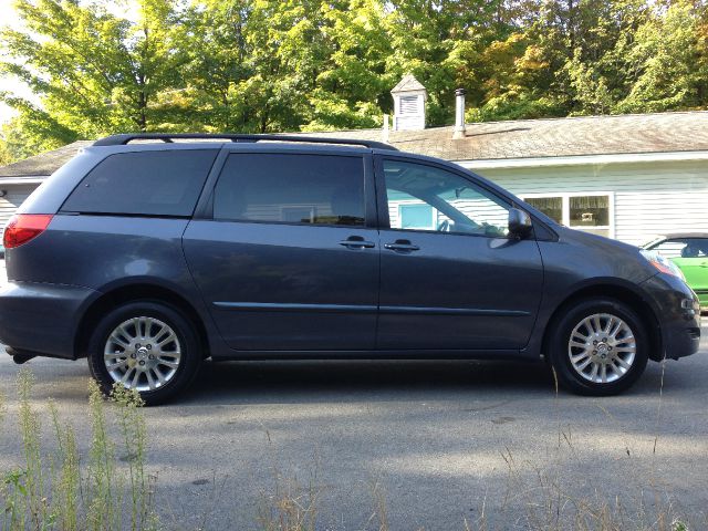 Toyota Sienna 2008 photo 2