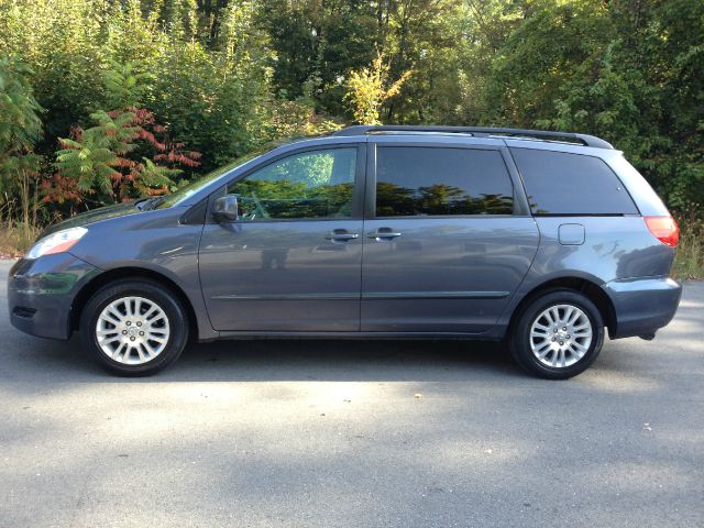 Toyota Sienna 2008 photo 4