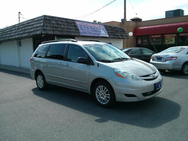 Toyota Sienna 2008 photo 1