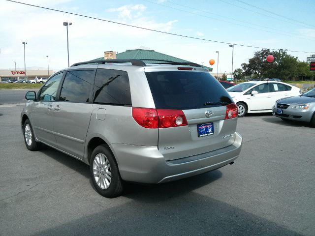 Toyota Sienna 2008 photo 2