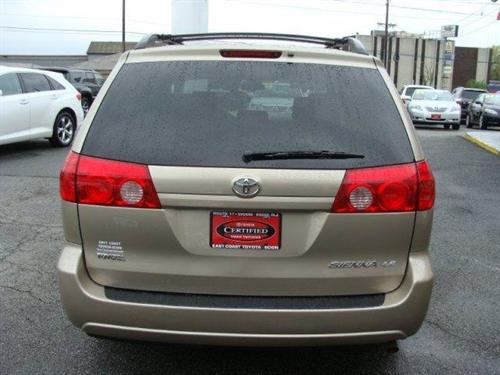 Toyota Sienna 2008 photo 2