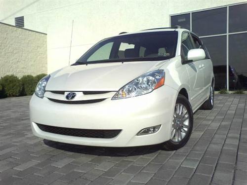 Toyota Sienna 2008 photo 1