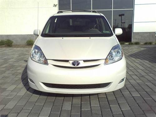 Toyota Sienna 2008 photo 2