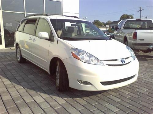 Toyota Sienna 2008 photo 3