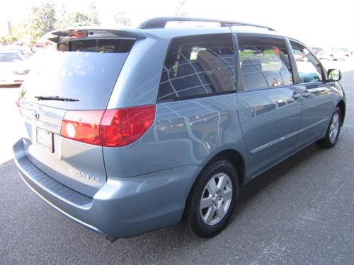 Toyota Sienna 2008 photo 1