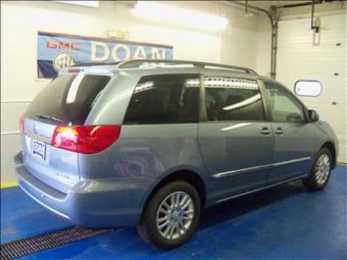 Toyota Sienna 2008 photo 3
