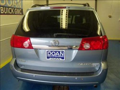 Toyota Sienna 2008 photo 4