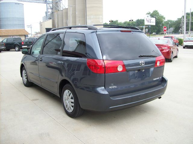 Toyota Sienna XLE Leather Sunroof And DVD MiniVan