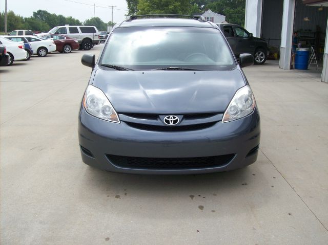 Toyota Sienna 2008 photo 3