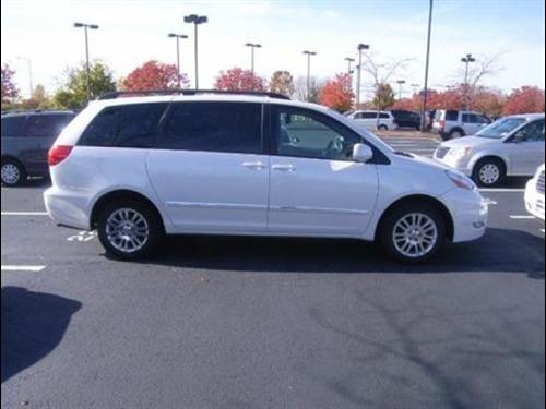 Toyota Sienna 2008 photo 2