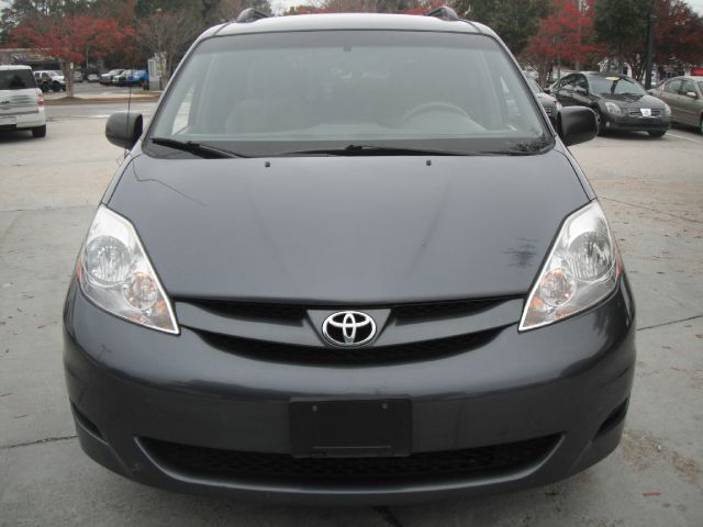 Toyota Sienna 2008 photo 2