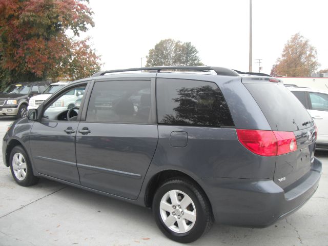 Toyota Sienna 2008 photo 3