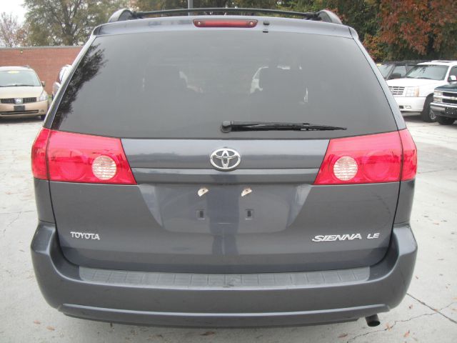 Toyota Sienna 2008 photo 4