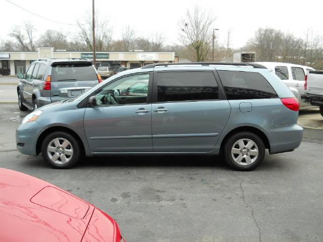 Toyota Sienna 2009 photo 1