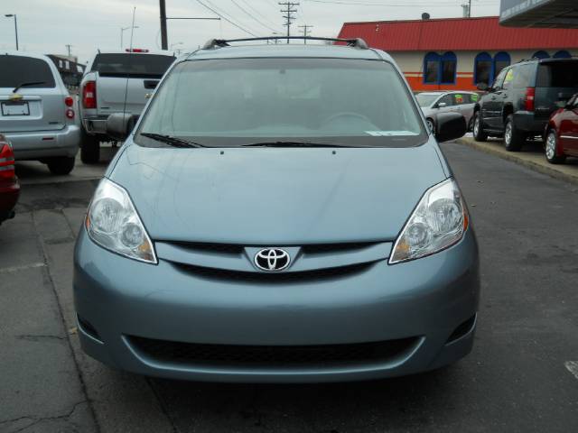 Toyota Sienna 2009 photo 4
