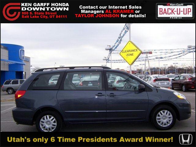 Toyota Sienna 2009 photo 1