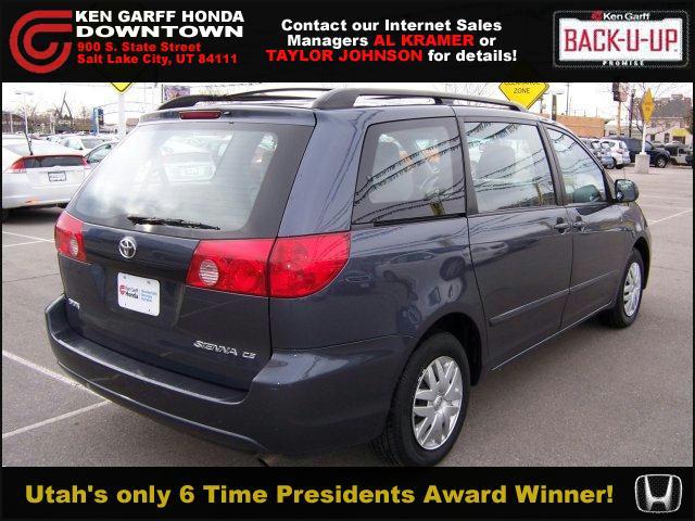 Toyota Sienna 2009 photo 2