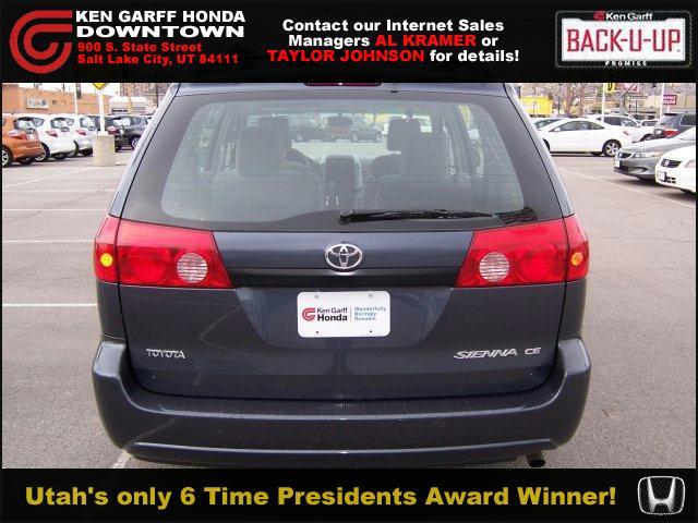 Toyota Sienna 2009 photo 3