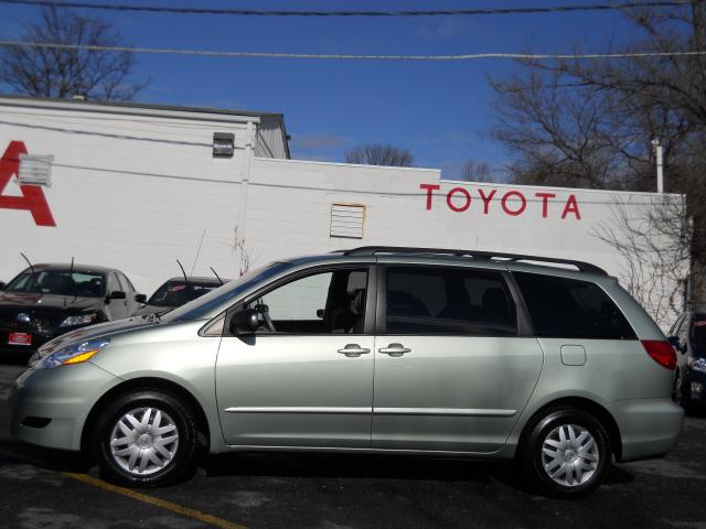 Toyota Sienna 2009 photo 1