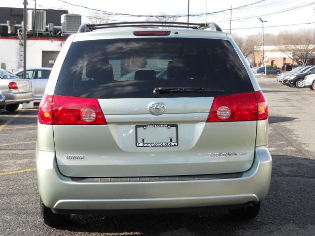 Toyota Sienna 2009 photo 3