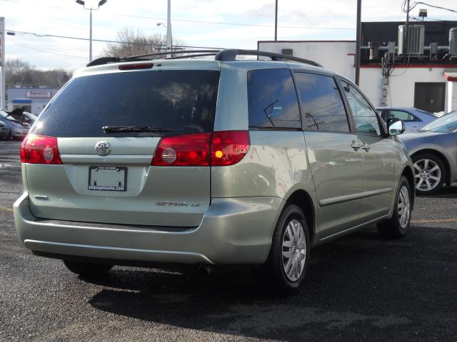 Toyota Sienna 2009 photo 4