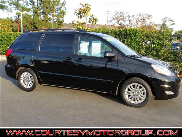 Toyota Sienna 2009 photo 1
