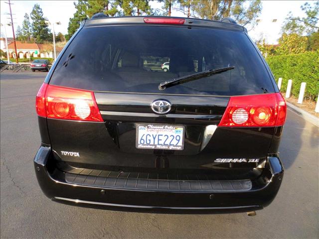 Toyota Sienna 2009 photo 3