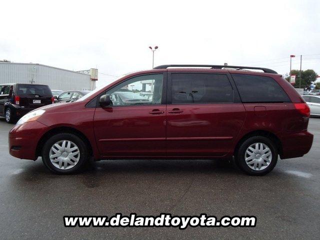 Toyota Sienna 2009 photo 1