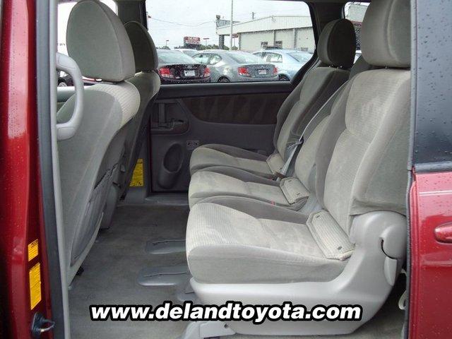 Toyota Sienna 2009 photo 3