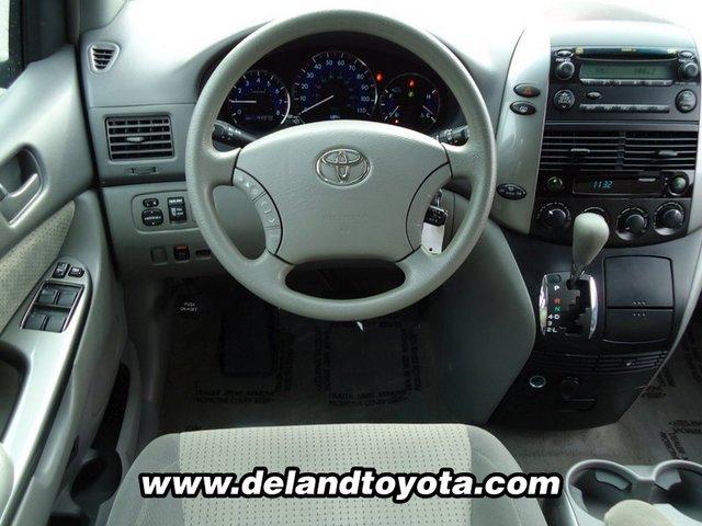 Toyota Sienna 2009 photo 4