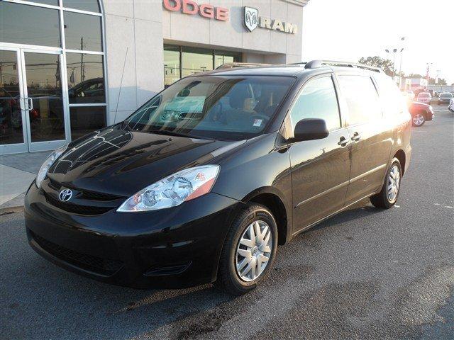 Toyota Sienna 2009 photo 1