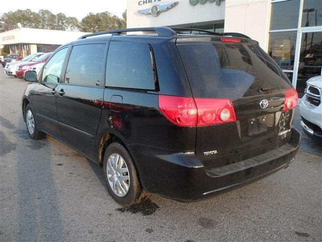 Toyota Sienna 2009 photo 3
