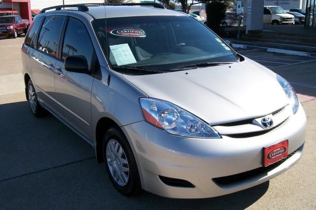 Toyota Sienna 2009 photo 2
