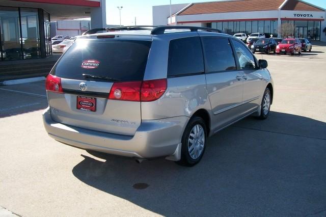 Toyota Sienna 2009 photo 3