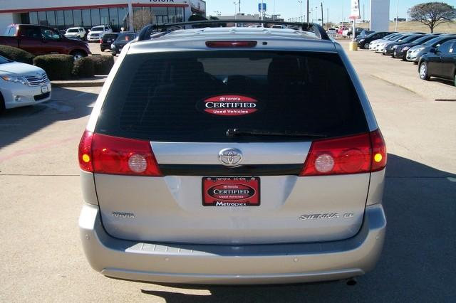 Toyota Sienna 2009 photo 4