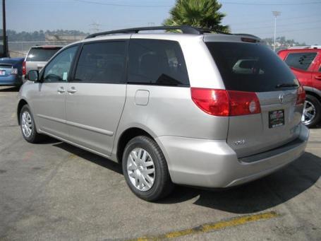 Toyota Sienna 2009 photo 1