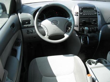 Toyota Sienna 2009 photo 3