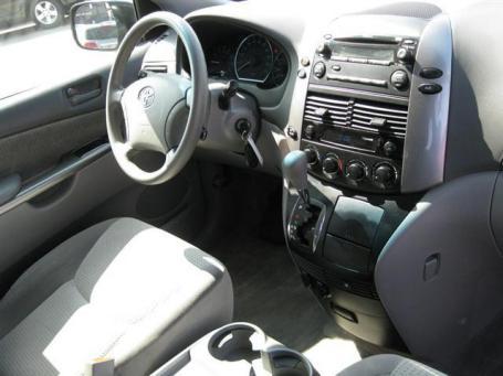 Toyota Sienna 2009 photo 4