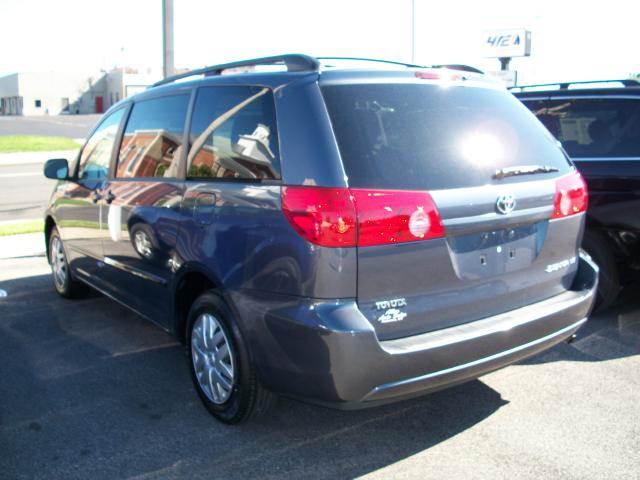 Toyota Sienna 2009 photo 3