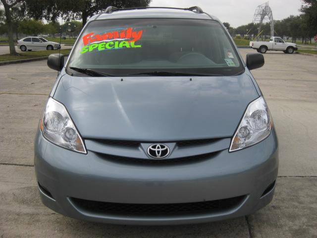 Toyota Sienna 2009 photo 1