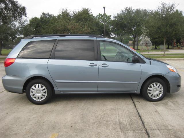 Toyota Sienna 2009 photo 4