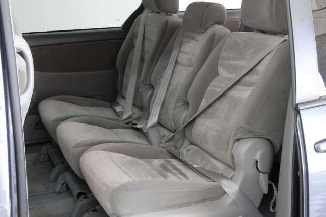 Toyota Sienna 2009 photo 3