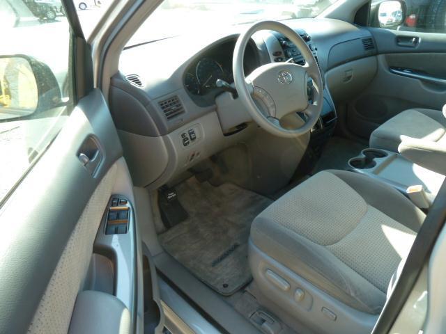 Toyota Sienna 2009 photo 1