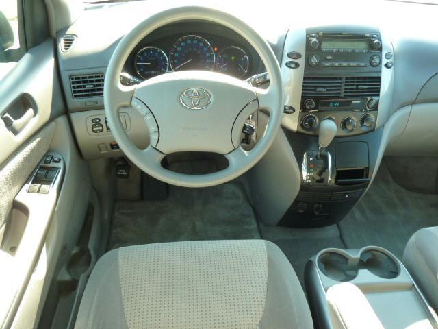 Toyota Sienna 2009 photo 3