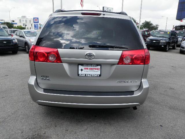 Toyota Sienna 2009 photo 4