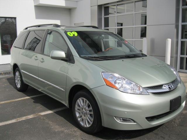 Toyota Sienna 2009 photo 1
