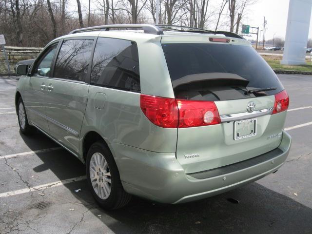 Toyota Sienna 2009 photo 4